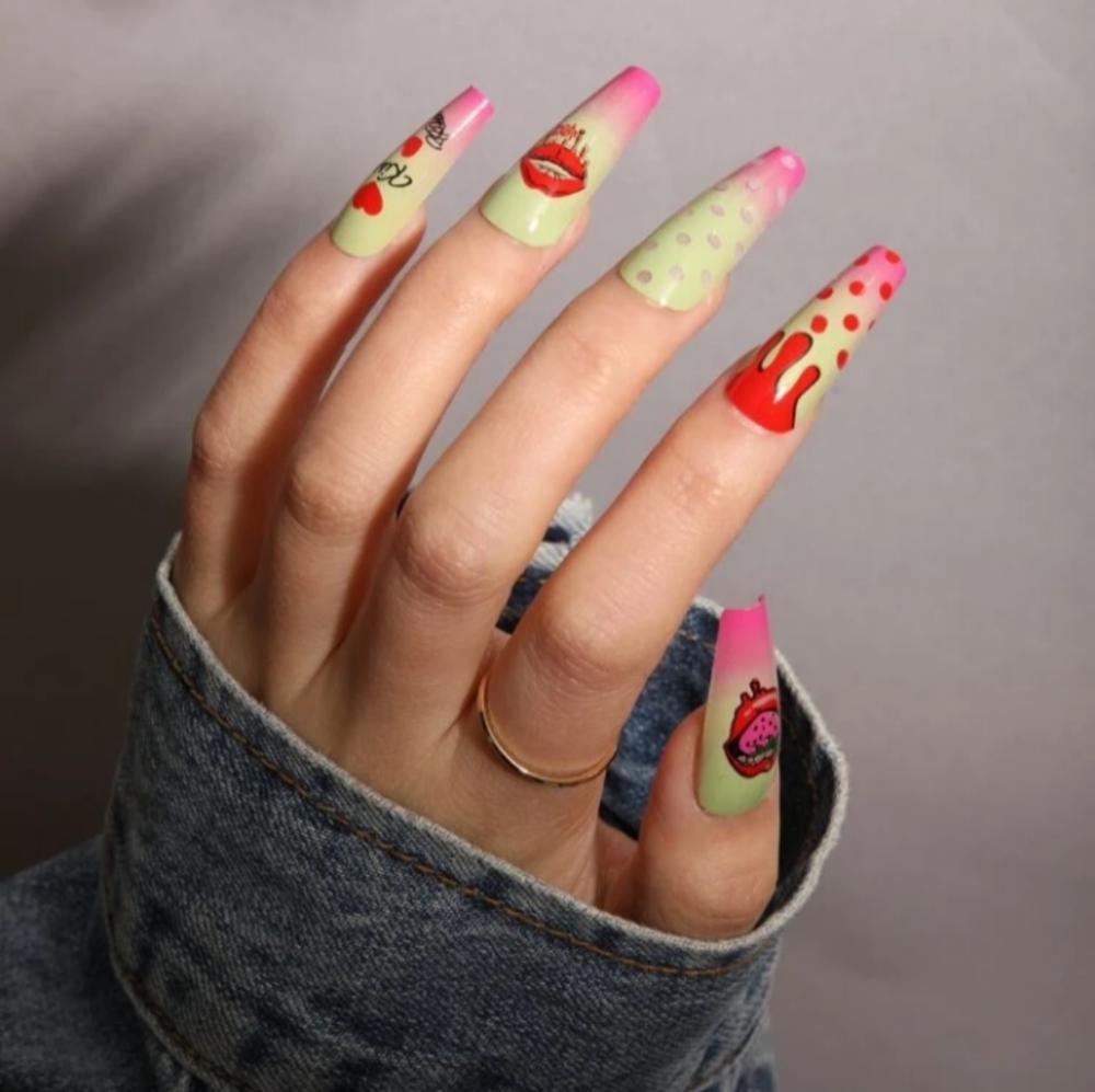 Pretty Press On Nail Set